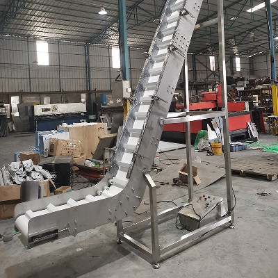 皮帶大傾角提升機2